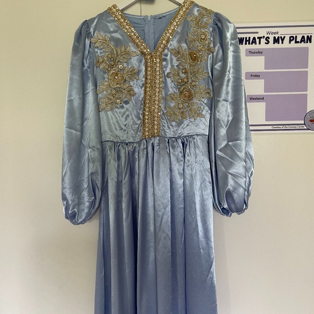 Pastel Blue Embroidered Puff-Sleeve Bridesmaid's Dress Size Unknown (Likely S)